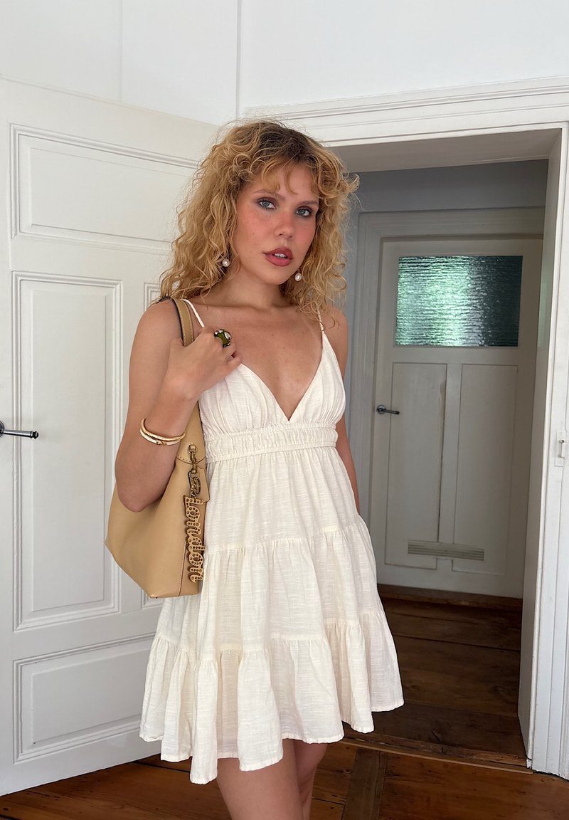 izzycarmeliarose