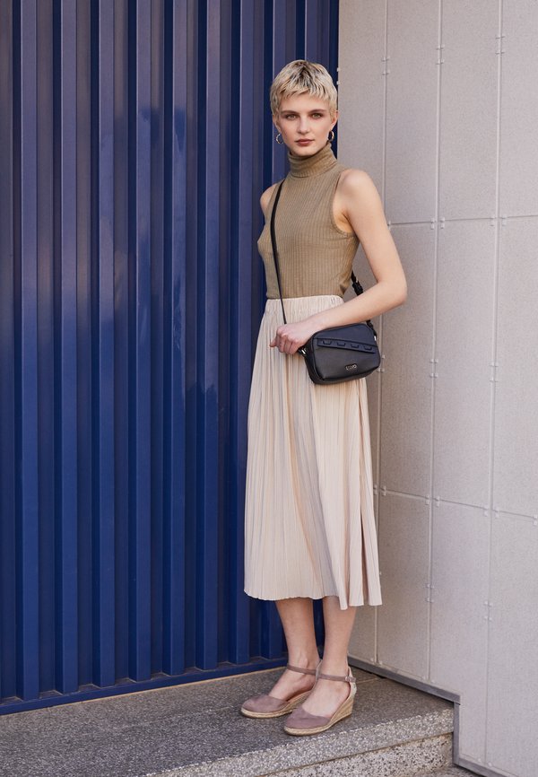 escarpins compenses tommy hilfiger