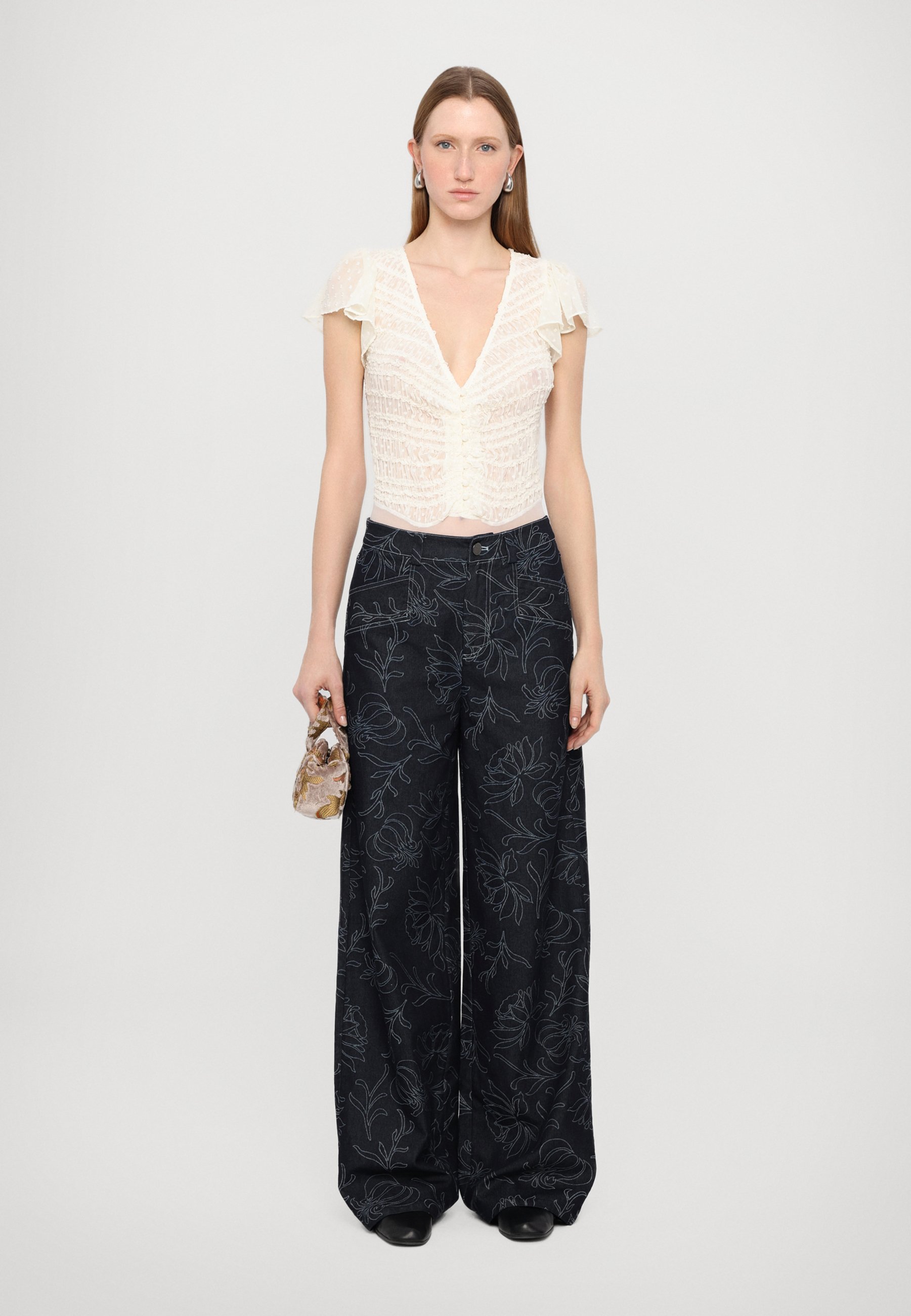 売れ筋商品|||ホフマン コペンハーゲン シャツ レディース トップス CASSIA V NECK - Blouse - creme Hofmann Copenhagen CASSIA V NECK - Blouse - creme/off-white