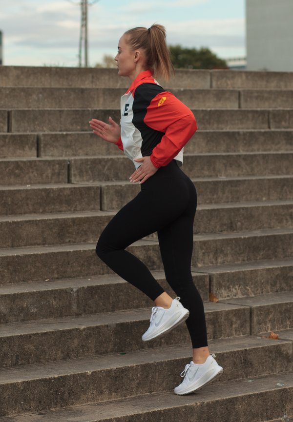 julialaurawolf