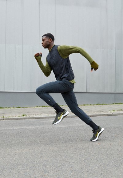nike performance men's run dry hat and glove set fingerhandschuh