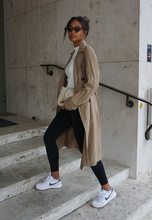 Kemik Rahatina Duskunluk Higgins Paylas Insansiz Uzmanlasmak Nike Grau Damen The Internationalist Sellingsisterstn Com