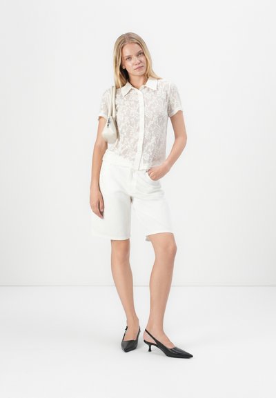 ONLY ONLNAOMI STRING BERMUDA SHORTS - Jeansshort - toasted coconut/leo