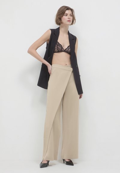 Adolfo Dominguez Straight Leg Tailored Ecru Pants Pantalón Tiro