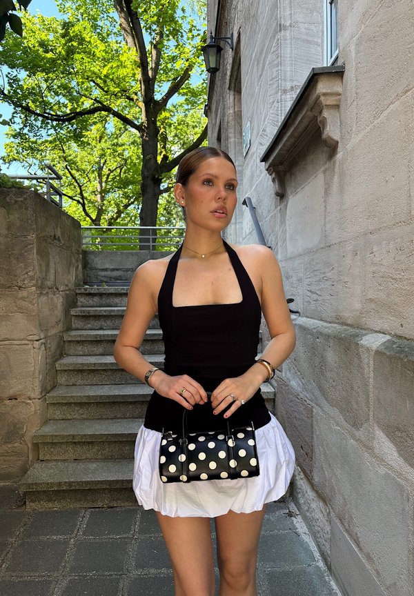 izzycarmeliarose