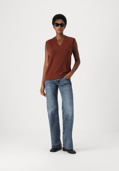 Blue Low Rise Slouchy Denim Jeans in Mid Wash
