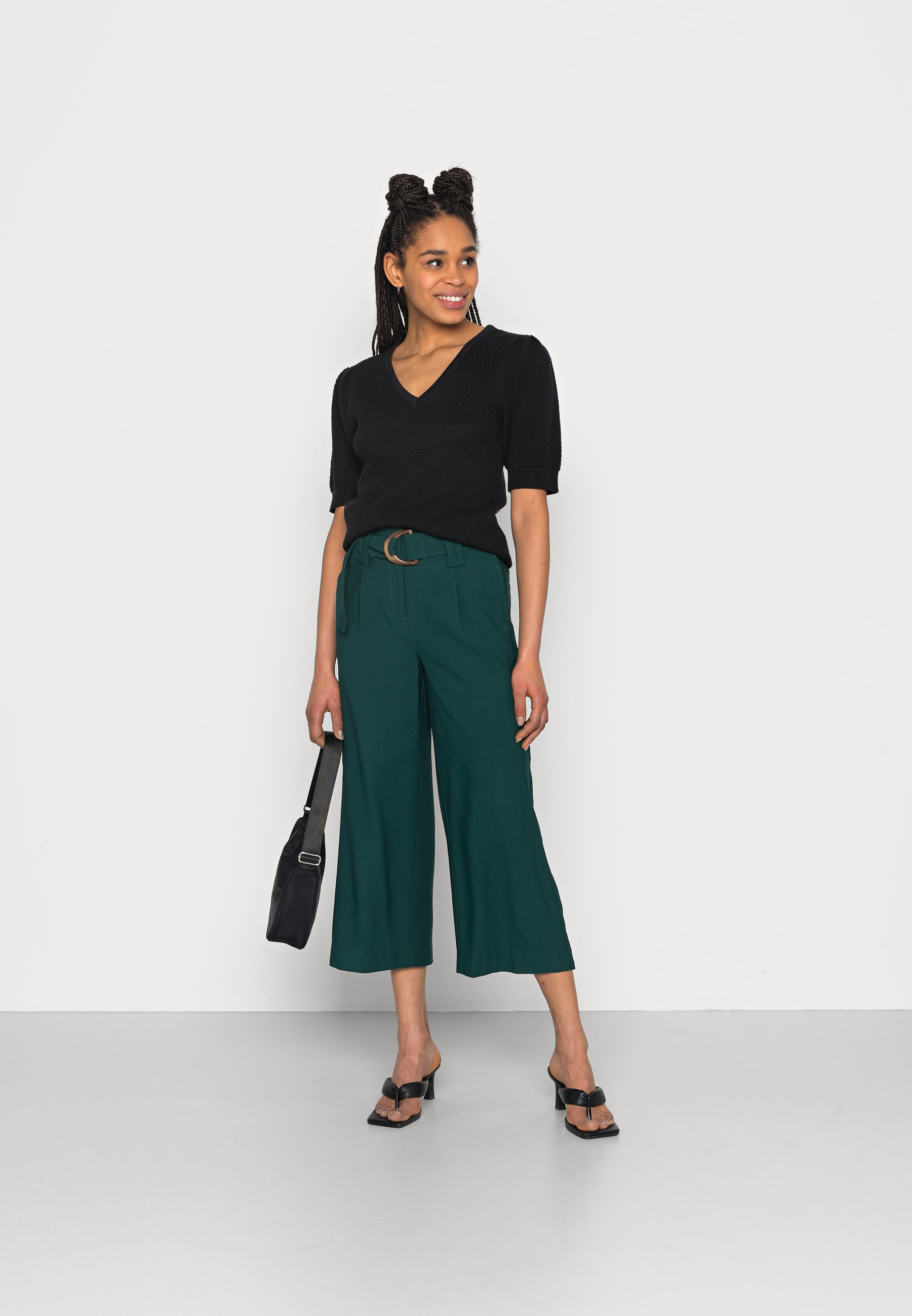 Vero Moda VMORLA PANTS - Pantalones - sea moss/azul claro - Zalando.es