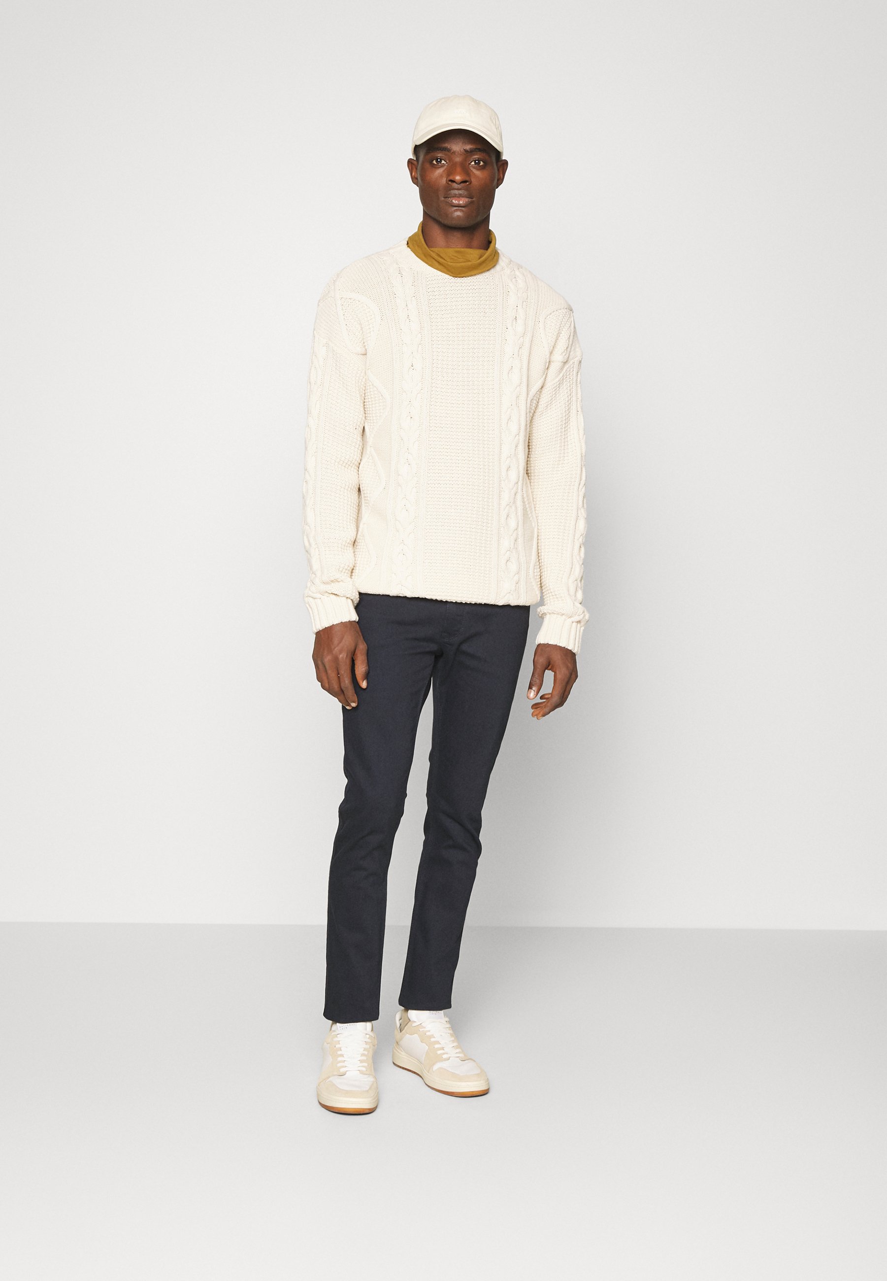 BATTERY CREWNECK - Jumper - pineneedle 