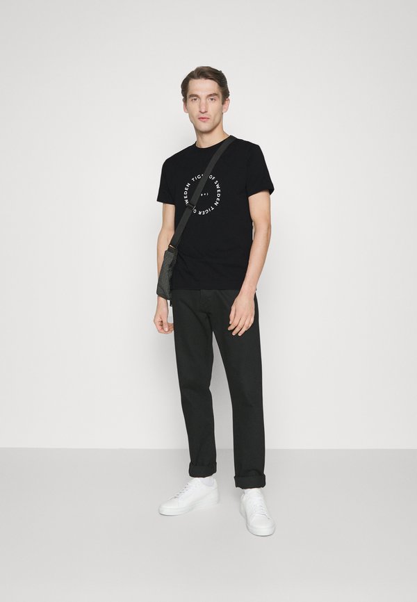 McQ Alexander McQueen UNISEX Bandolera darkest black/negro Zalando.es