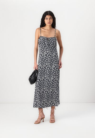 Hollister Co. Hollister Sofia Side-Smocked Maxi Dress - Maxi dress - trifle/white - Zalando.co.uk Hollister Co. Hollister Sofia Side-Smocked Maxi Dress - Maxi dress - trifle/white - Zalando.co.uk
