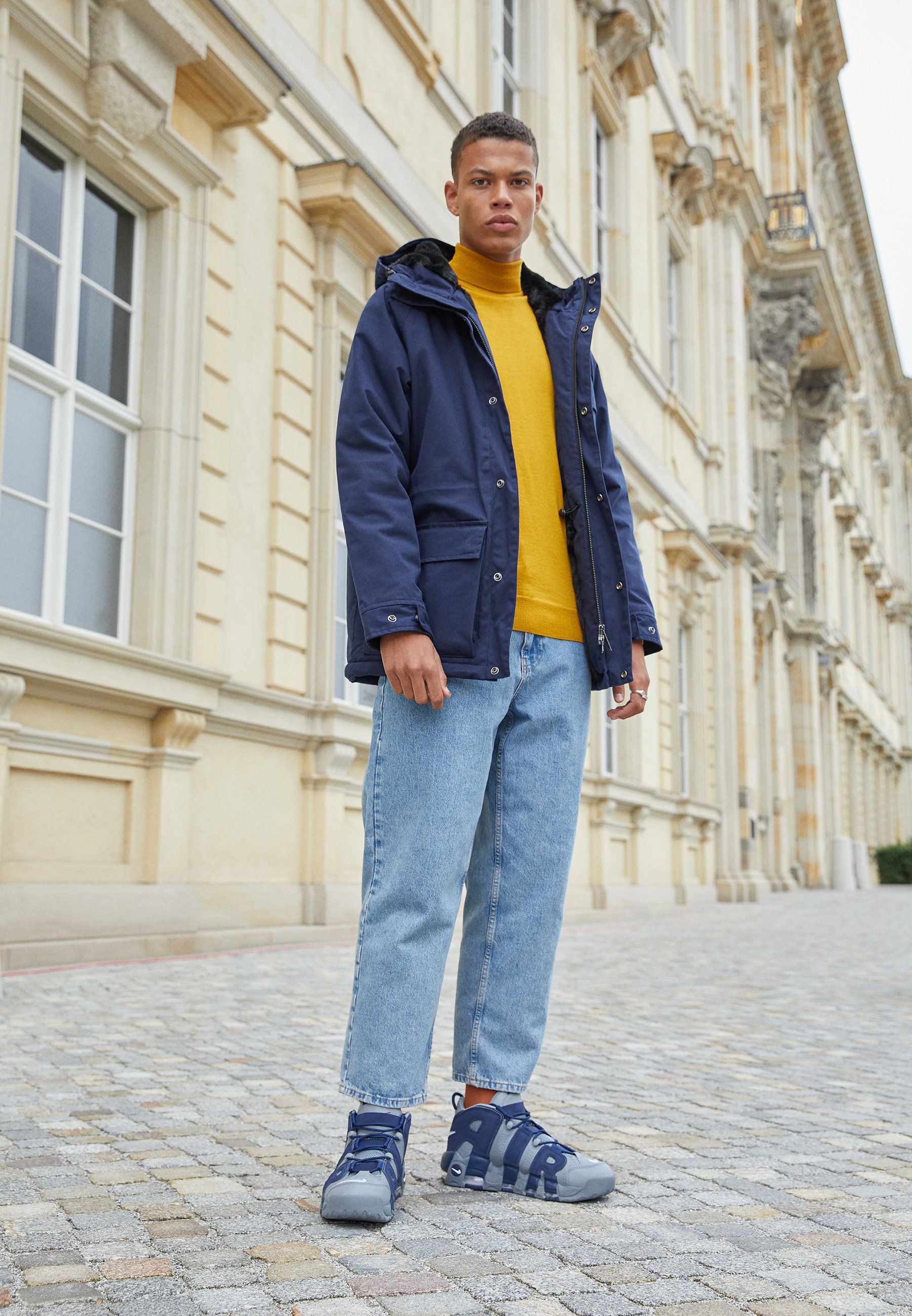 white nike uptempo 96