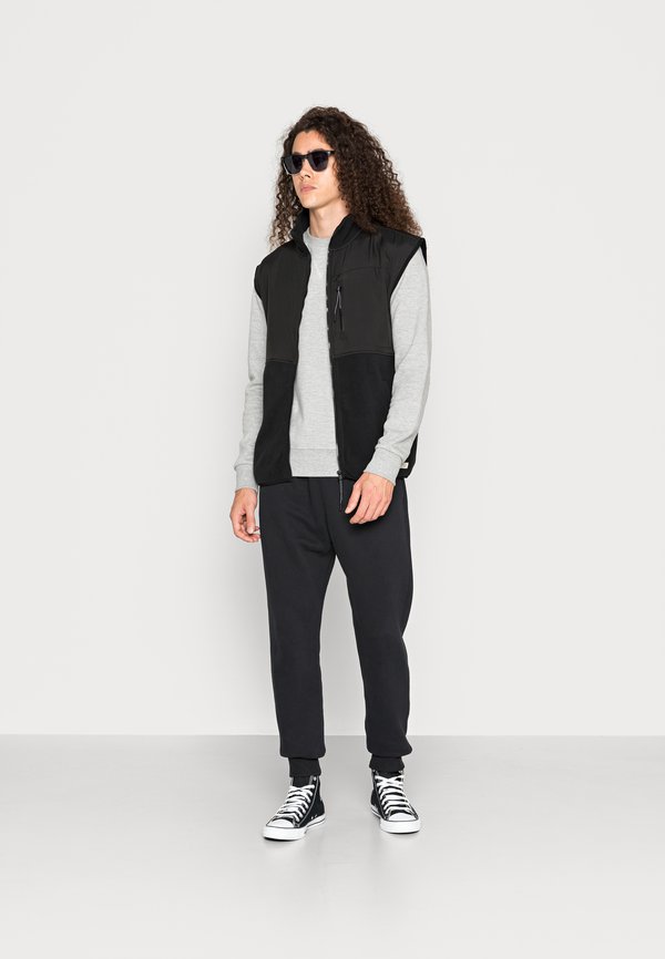 CHPO Bruce Occhiali Unisex In Plastica Riciclata - Lenti Nere Polarizzate UV400, Montatura Oversize Grigio Trasparente