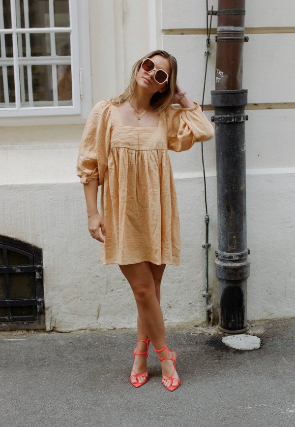 lara__brucker