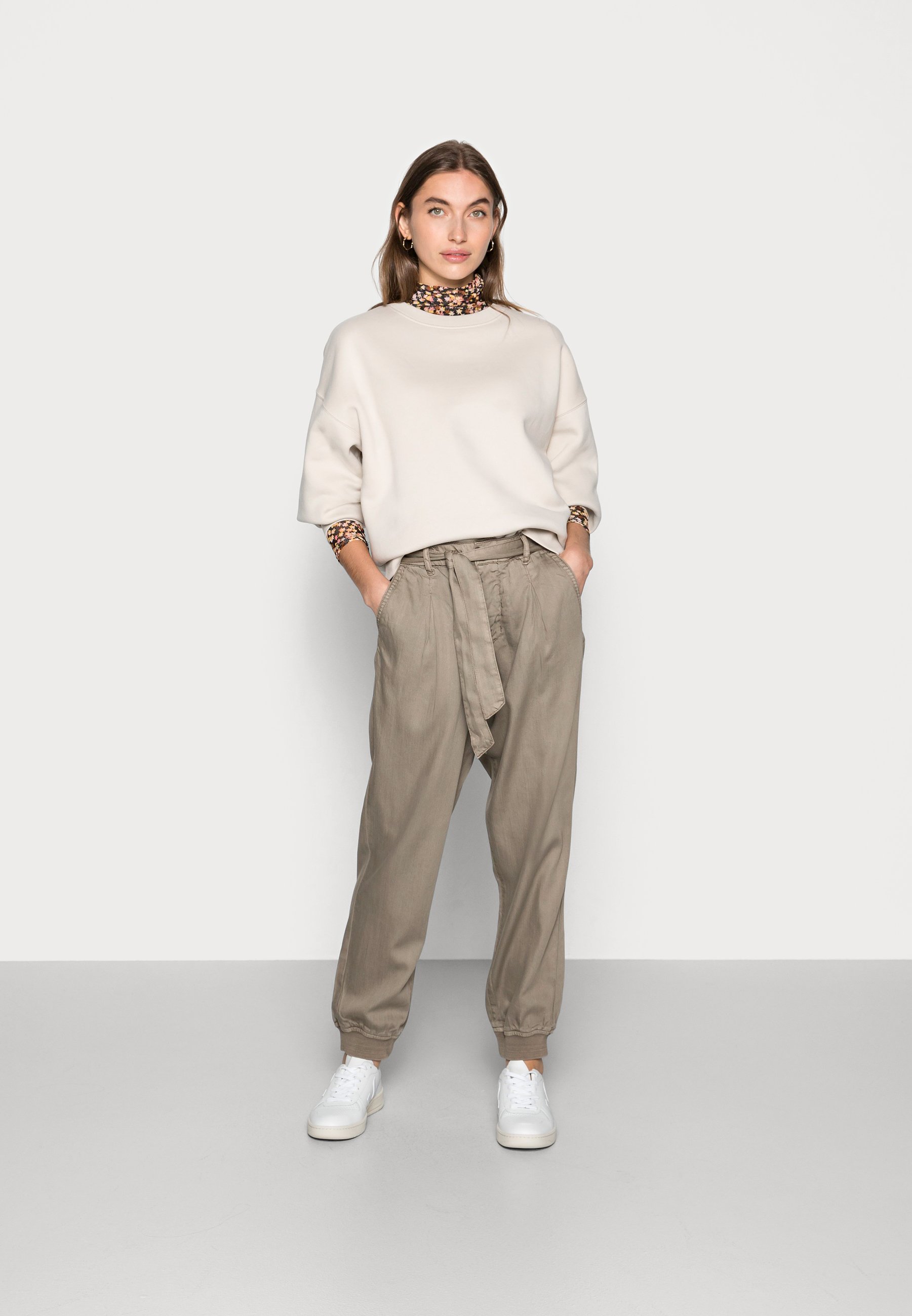 Cream NANNA PANTS - Stoffhose - timber 