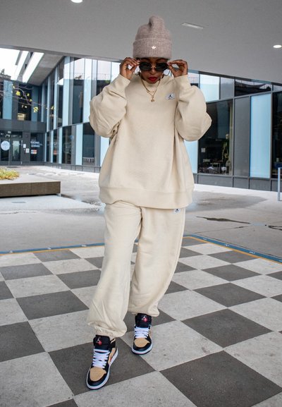 yeezy 700 homme