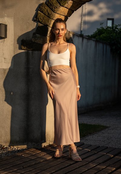 Pull en grosse maille à fleurs appliquées | Apricot Clothing