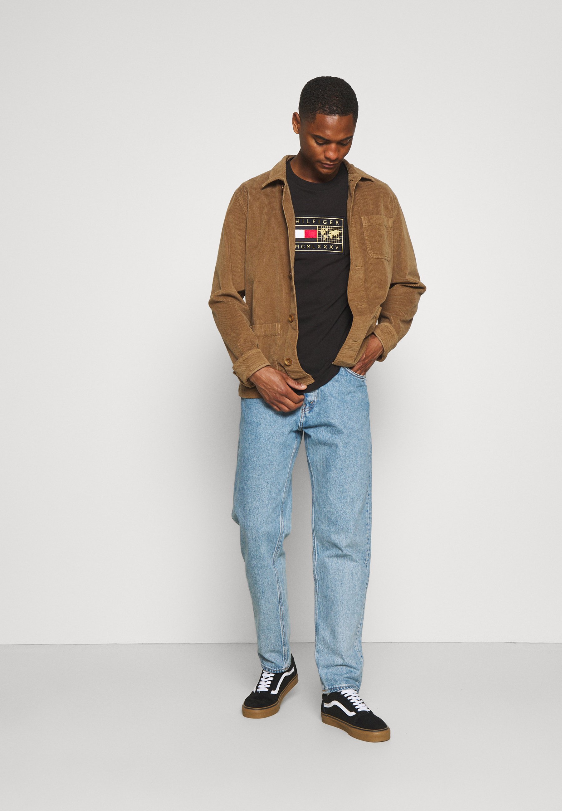 Tommy Hilfiger CIRCLE CHEST TEE - T-shirt con stampa - black/nero -  Zalando.it