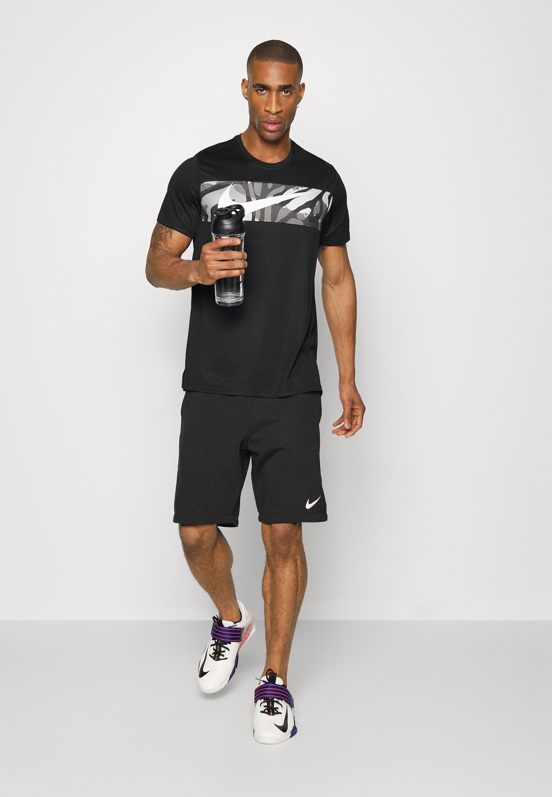 Nike Performance SAVALEOS UNISEX - Scarpe da allenamento - sail/black/deep  royal blue/magic ember/pollen/grigio - Zalando.it