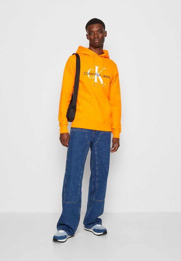 Calvin Klein MUST T CAMERA BAG UNISEX Sac bandoulière black/noir ZALANDO.FR