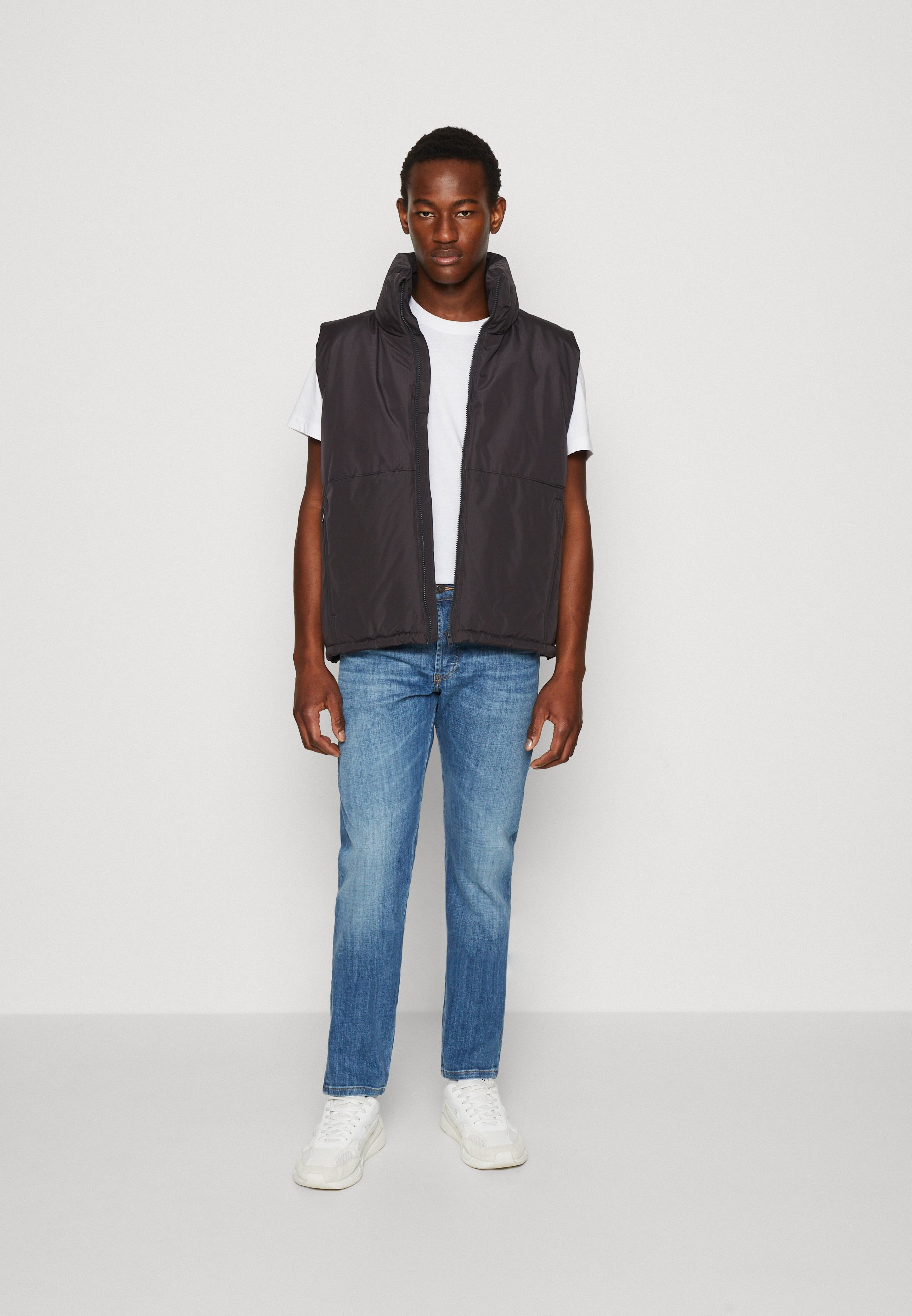TOM TAILOR Denim Herren Weste – Regular Fit, Wasserabweisend Mit Bionic Finish, Ideal Für Herbst & Frühling
