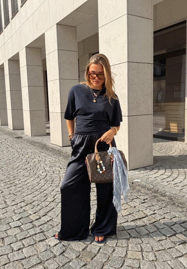 lara__brucker