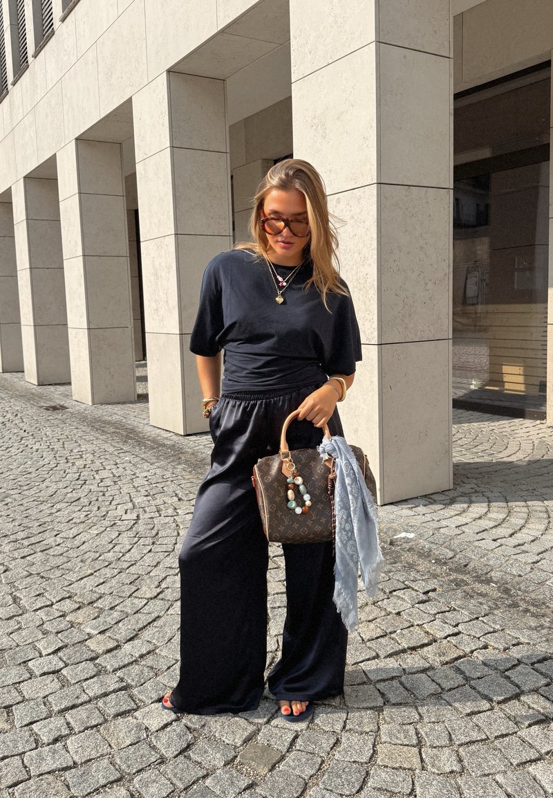 lara__brucker