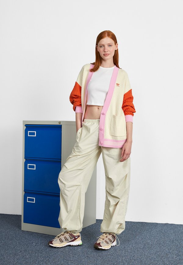 NAKD CHLOE MONCHAMP BABY TEE TShirt basic white/weiß Zalando.de