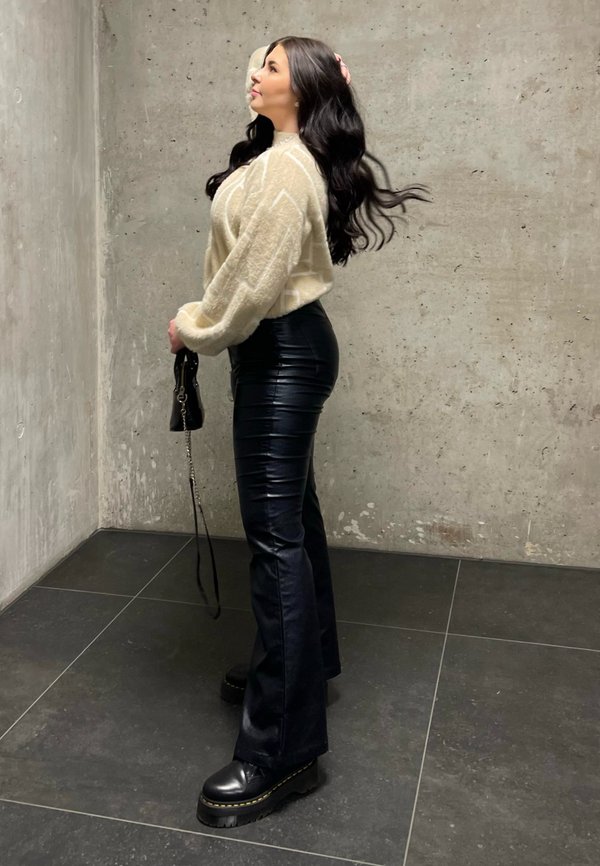 nikola.paulina
