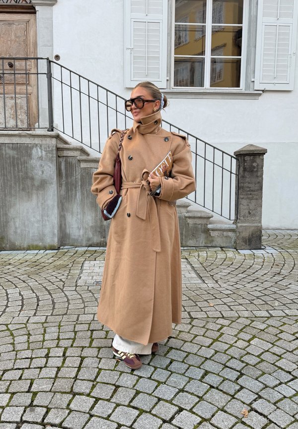 lara__brucker