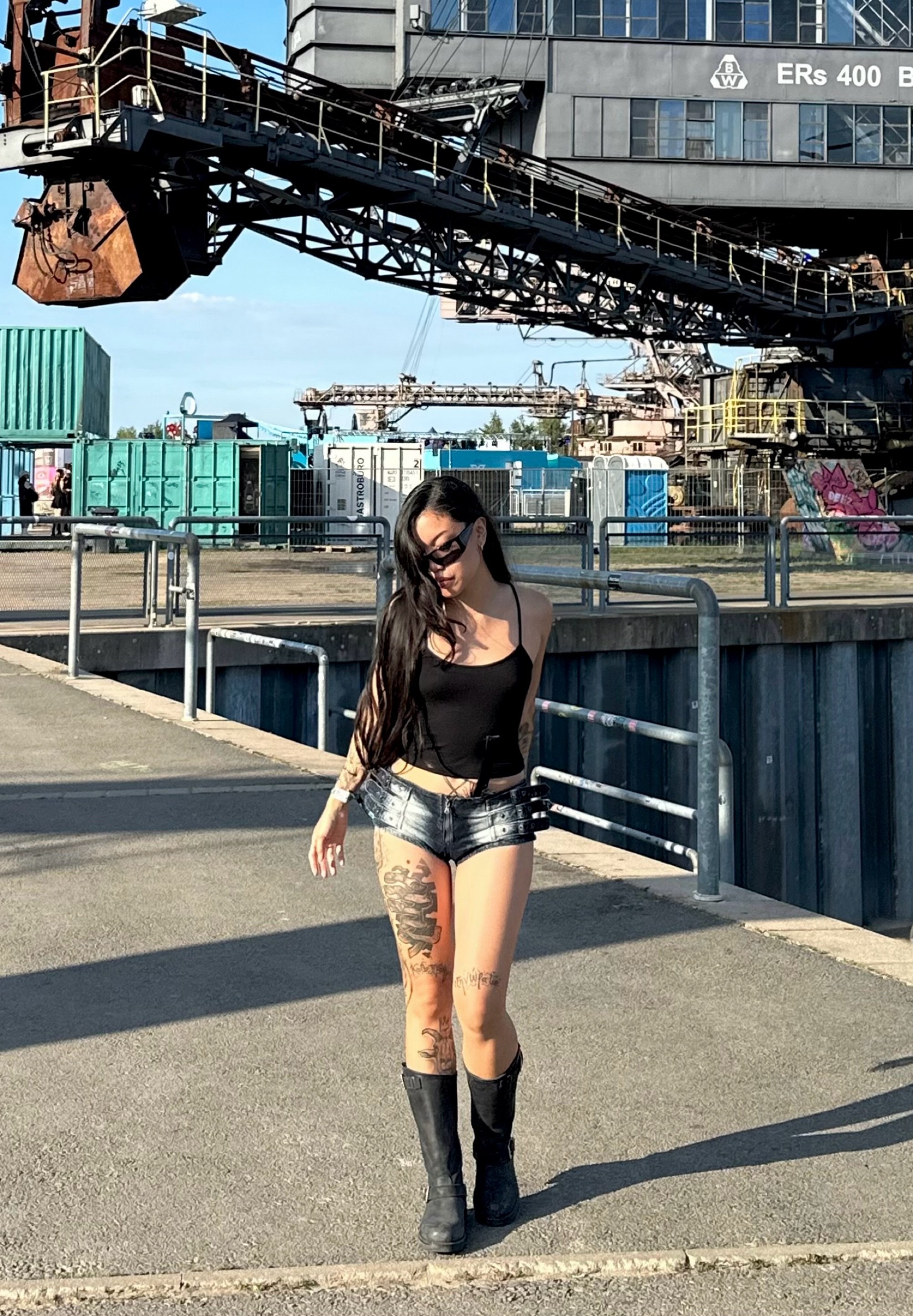 関税込【Jaded London】ZIP UP BUCKLE HOT SHORTS Jaded London Zip Up Buckle Hot Short in Denim | REVOLVE