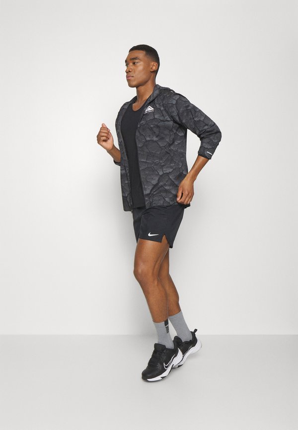 Nike Performance G.T. HUSTLE ACADEMY Basketball shoes university