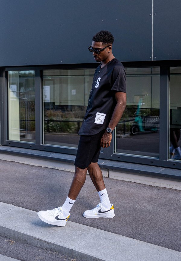 nike performance everyday cush crew