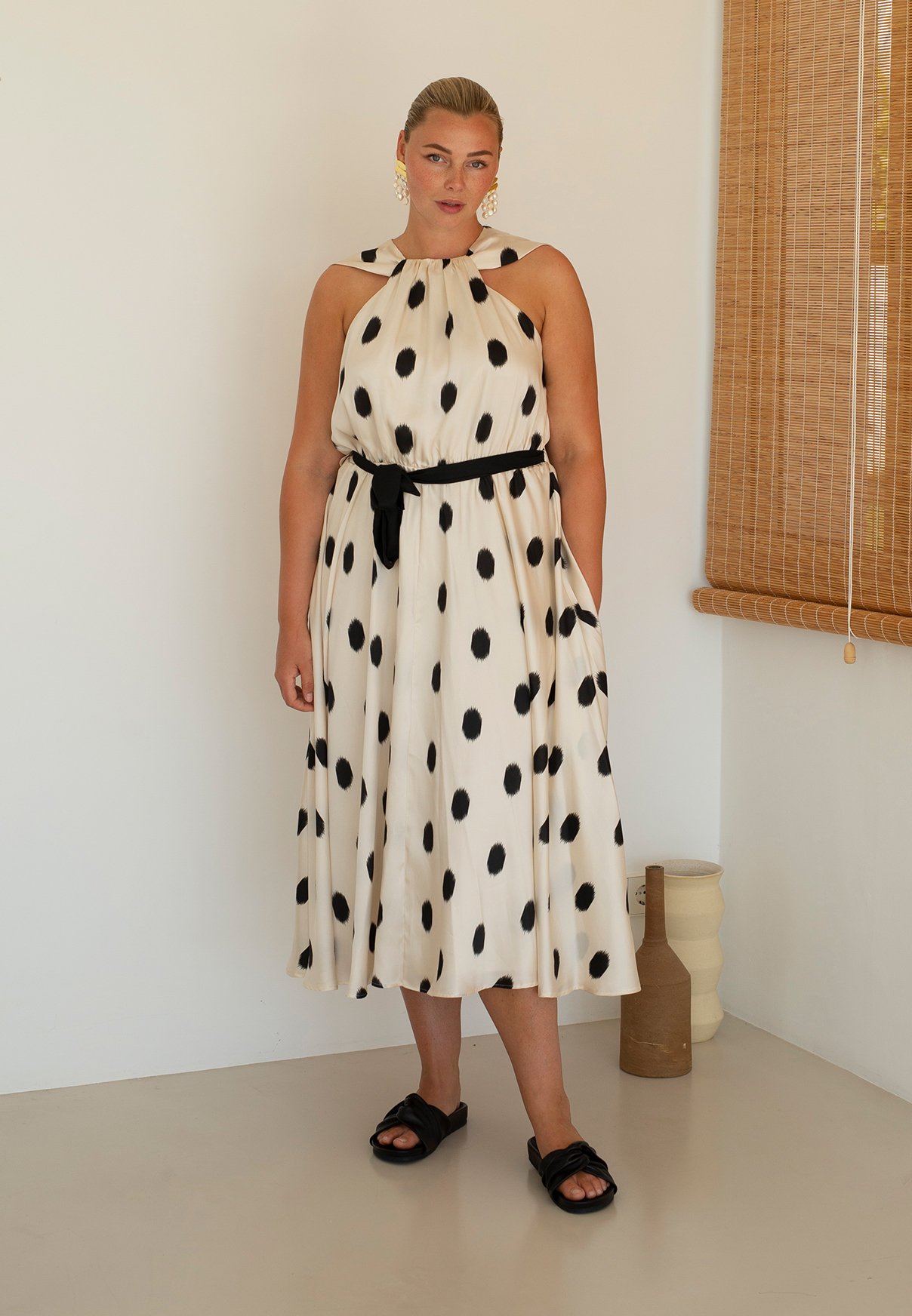 Robe d'été à imprimé graphique noire et blanche Pastunette Taille 38/40