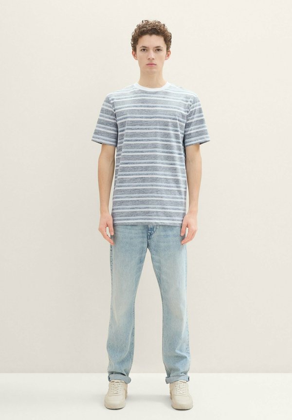 Tom Tailor Denim T-shirt met knoopdetail in grasgroen online kopen | P&C