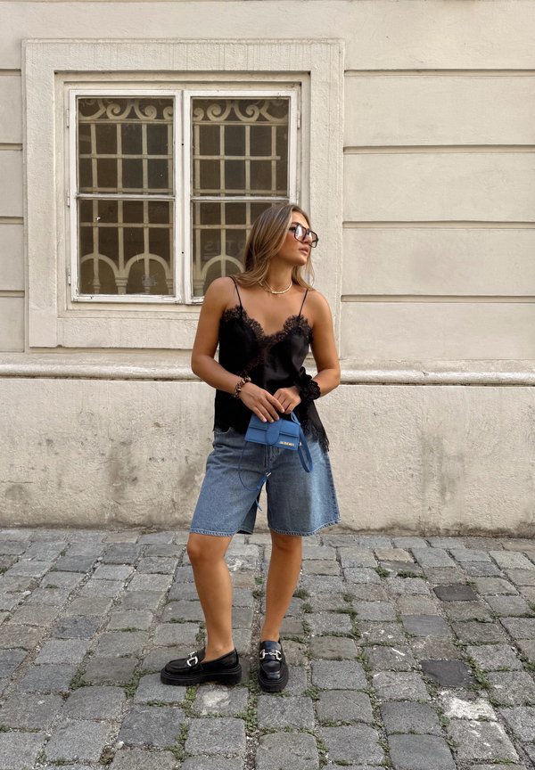 lara__brucker