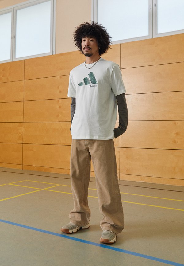 Nike Performance GIANNIS IMMORTALITY 3 Basketball shoes malachite/medium soft pink/green