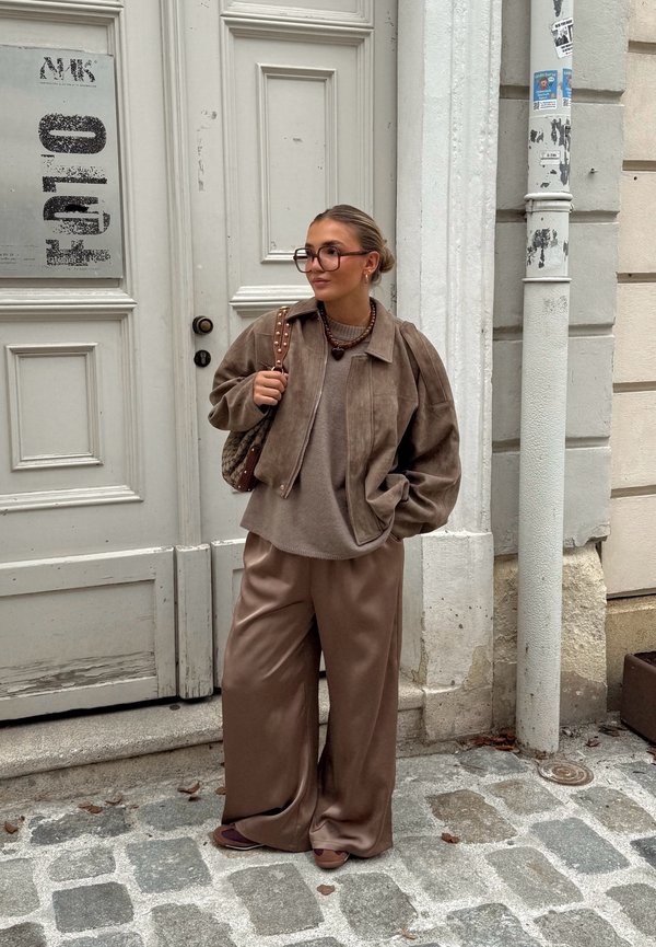 lara__brucker
