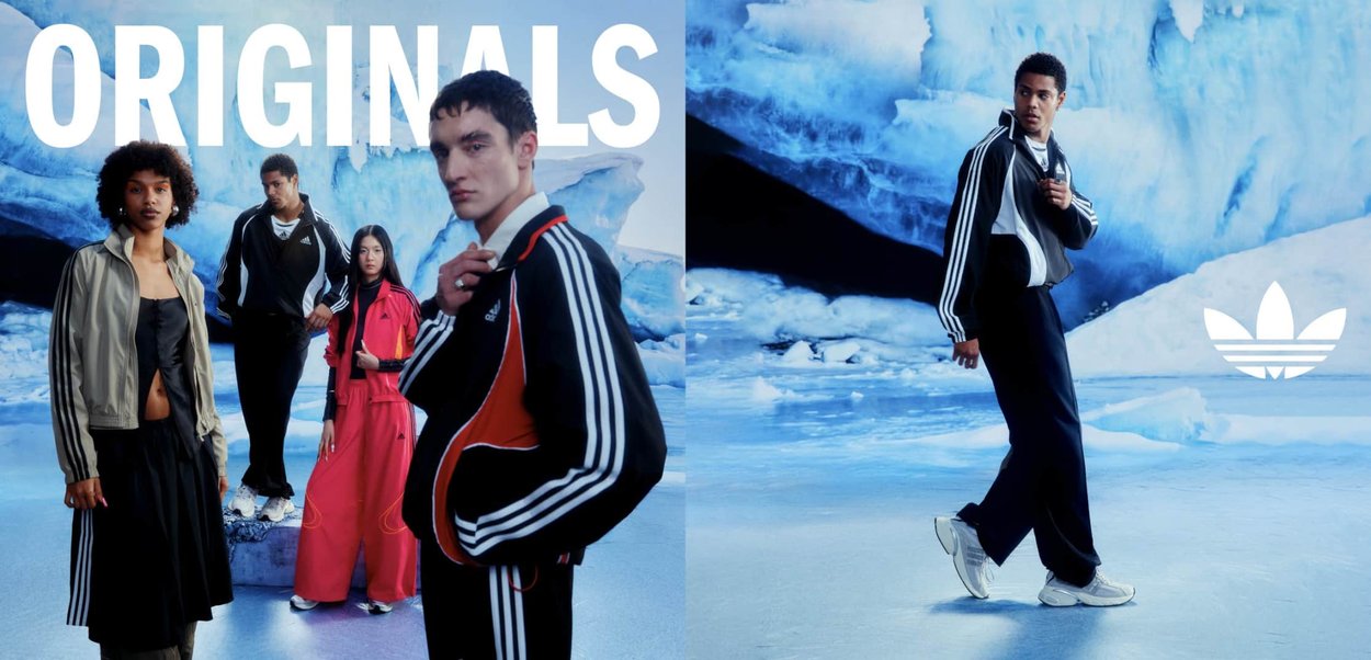 Fire modeller iført Adidas Originals treningsdresser står og poserer på isete terreng med blå isbreer i bakgrunnen.