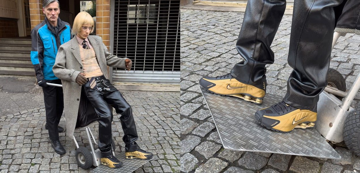 Sorte og guld Nike-sko med en tekstureret sål på en metalrampe; personer i kørestol og stående, iført forskelligt overtøj og bukser.