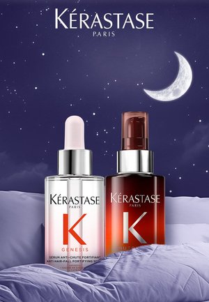 Deux bouteilles de sérum capillaire Kérastase Paris, l'une claire avec un compte-gouttes, l'autre foncée avec une pompe, posées devant un ciel étoilé et un fond de lune croissante.