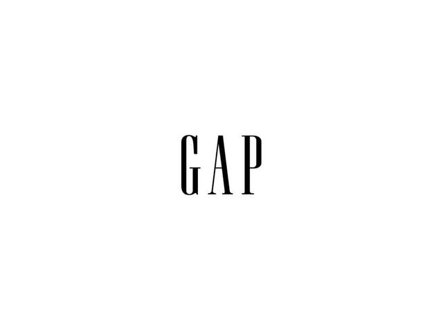 Texte noir indiquant GAP en lettres capitales hautes et étroites centrées sur fond blanc.