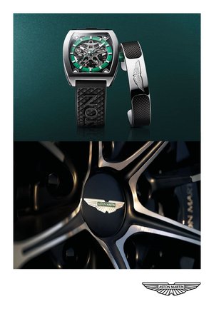 Orologio con quadrante trasparente con accenti verdi e cinturino nero accanto a un braccialetto Aston Martin nero e argento, sopra un primo piano di una ruota di un'auto Aston Martin.