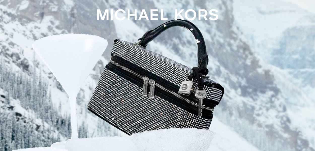 Czarna i srebrna torebka o prostokątnym kształcie, ozdobiona kryształowymi zdobieniami, wyposażona w podwójny zamek błyskawiczny i solidny uchwyt.