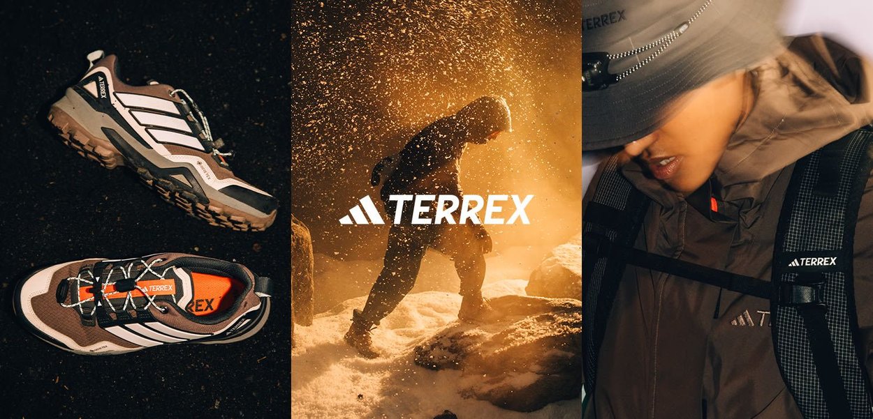 Scarpe outdoor Terrex con un design marrone e grigio con strisce bianche, suola in gomma texturizzata e lacci. Gli elementi di sfondo includono un terreno accidentato.