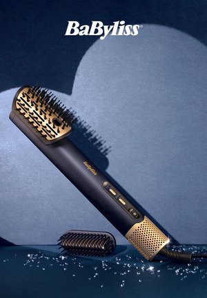 Svart og gullfarget BaByliss varmeluftbørste med strøm- og varmeinnstillinger, ekstra børstehode og spredte klare perler på blå overflate.