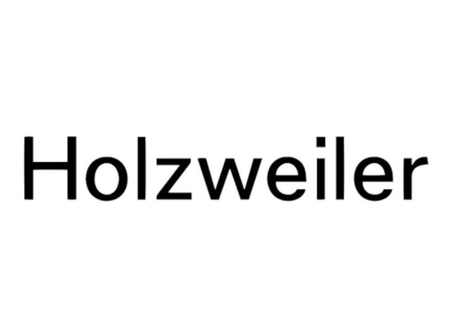 Un texte noir affiche "Holzweiler" dans une police gras et sans empattement sur un fond blanc. Le design est épuré et moderne.