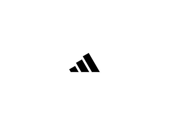 Logo Adidas noir avec trois bandes diagonales ascendantes sur fond blanc centré sur la page.