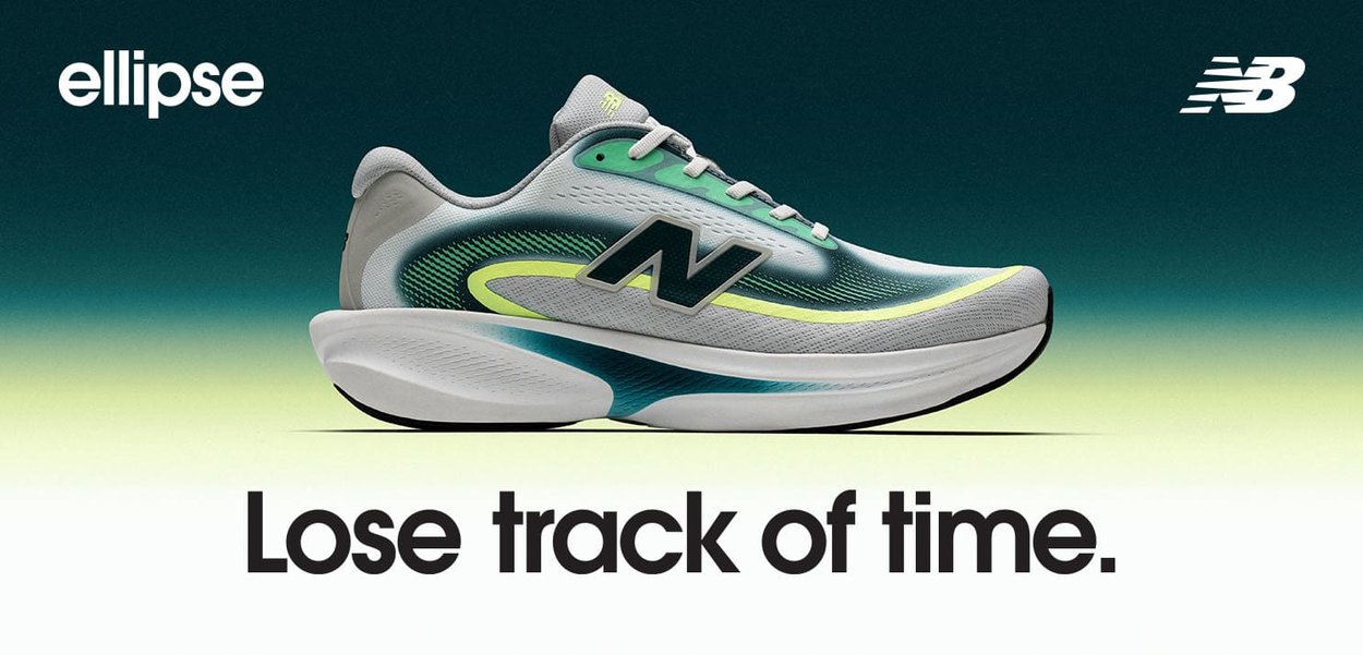 Scarpa da corsa New Balance Ellipse verde e grigia con suola ammortizzata su sfondo sfumato, con lo slogan "Perdi la cognizione del tempo."