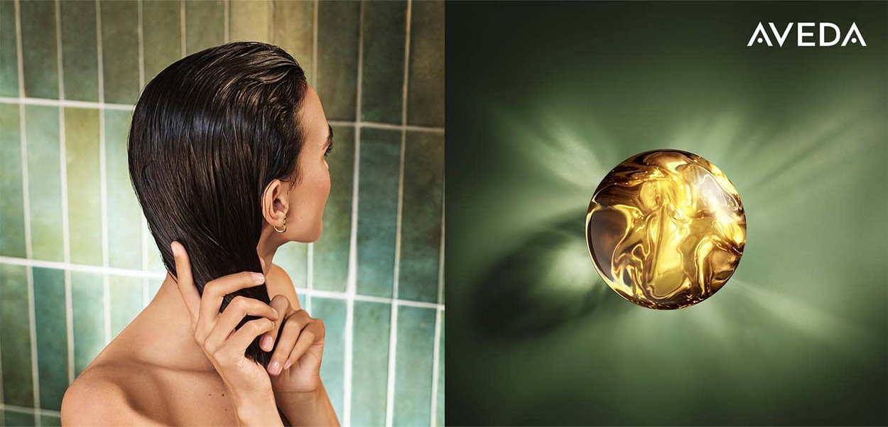Pubblicità di prodotto Aveda con una donna dai capelli scuri, lucidi e bagnati, e un design ad orbe dorate su uno sfondo verde tenue.