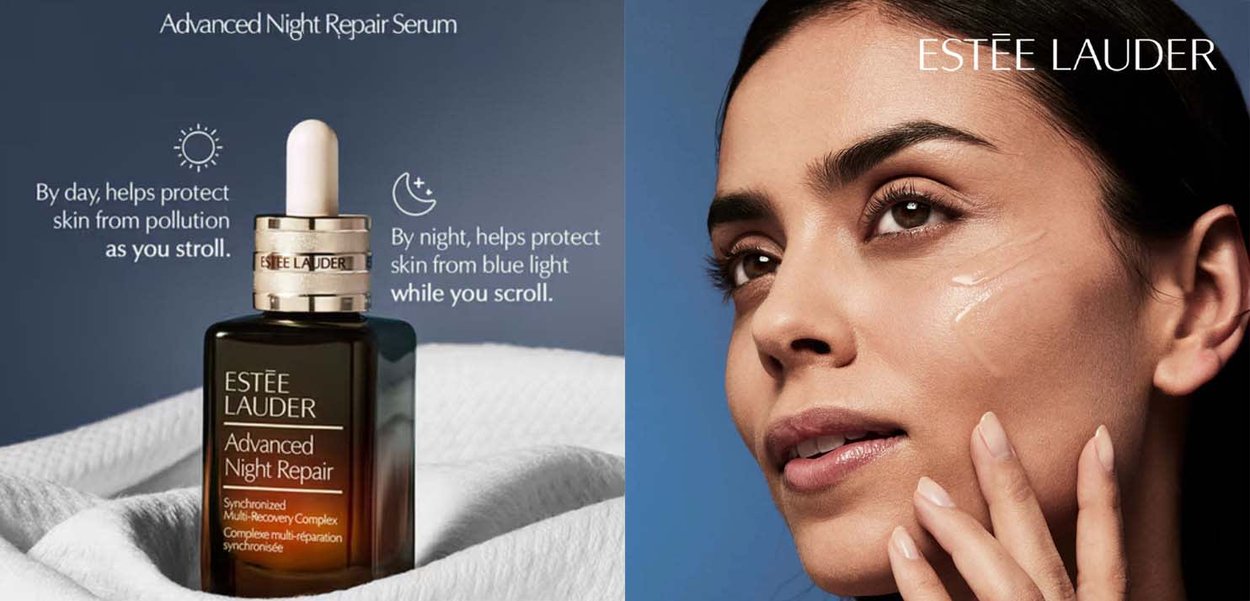 Bouteille en verre brun avec un capuchon compte-gouttes, étiquetée "Advanced Night Repair" par Estée Lauder. Un modèle applique le sérum sur sa joue devant un fond bleu.